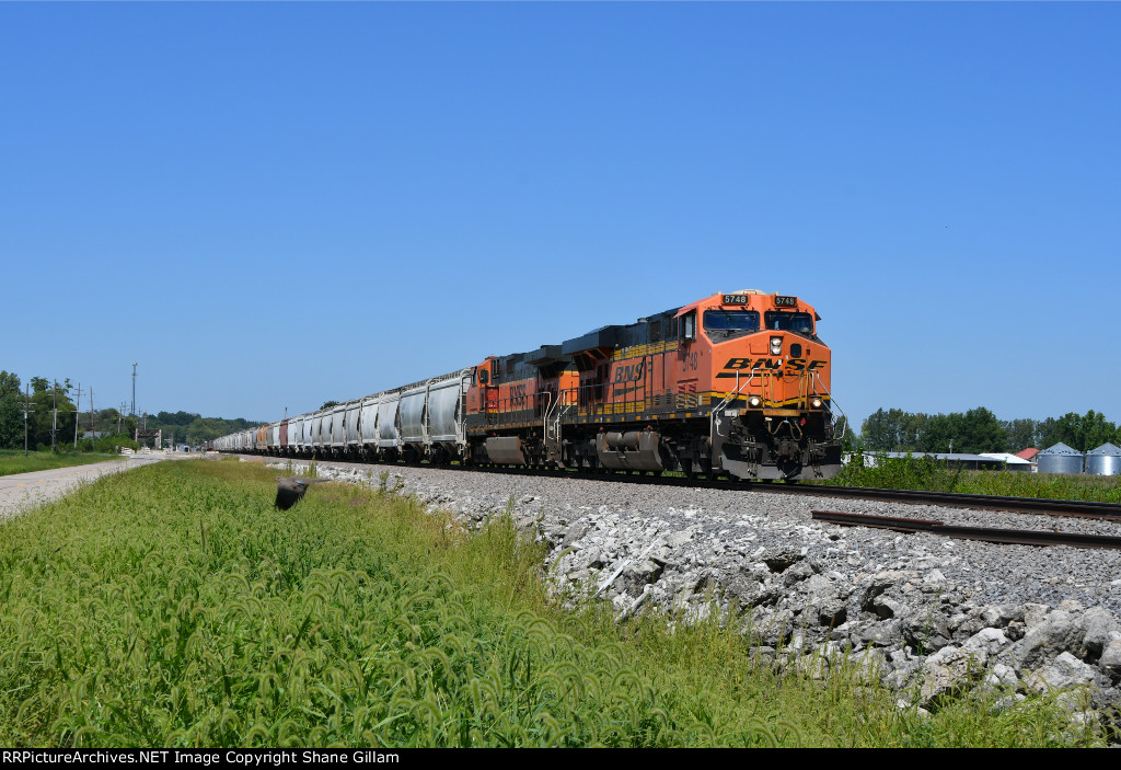 BNSF 5748